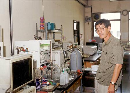 1987년 물리화학 실험실 (박준우 교수)