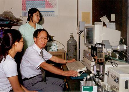 1988년 유기화학 실험실 (엄익환 교수)