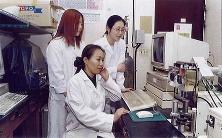 2001년 대학원 물리유기 실험실 (엄익환 교수)