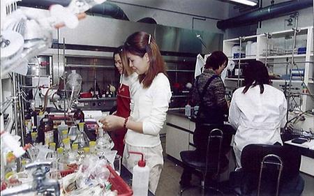 2001년 대학원 유기의약 실험실 (고수영 교수)