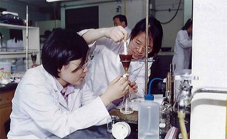 2001년 학부 합성화학 실험실