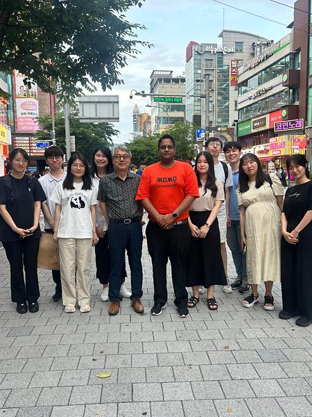 Gautam 교수님과 단체사진